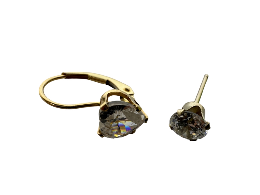 Pair Of 14K Gold CZ Earrings, Non-Matching 1.1g [Photo 2]