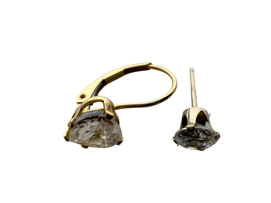 Pair Of 14K Gold CZ Earrings, Non-Matching 1.1g [Photo 1]