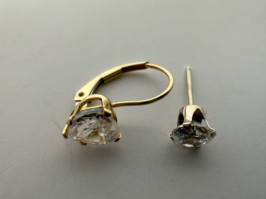 Pair Of 14K Gold CZ Earrings, Non-Matching 1.1g [Photo 6]
