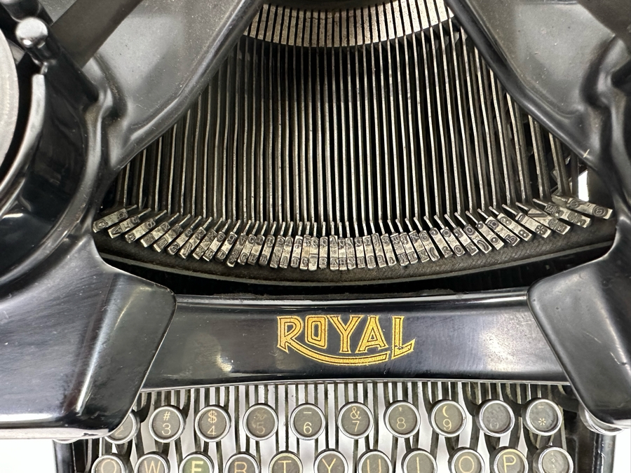 Antique Metal ROYAL Typewriter In Excellent Condition With Side Glass Panels And Original Cover 15W X 16D X 9.5H [Photo 19]