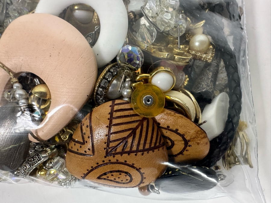 Costume Jewelry Watch Lot #2 [Photo 15]