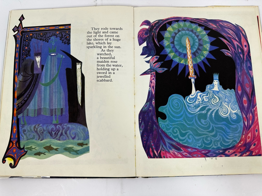 1968 First Edition Hardcover Book King Arthur's Sword By Errol Le Cain Former Library Book [Photo 8]