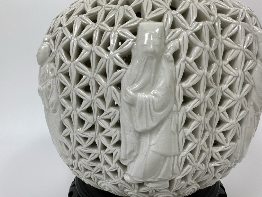 Vintage Chinese White Reticulated Porcelain Jar Vase With Chinese Figures 9W X 12H [Photo 8]