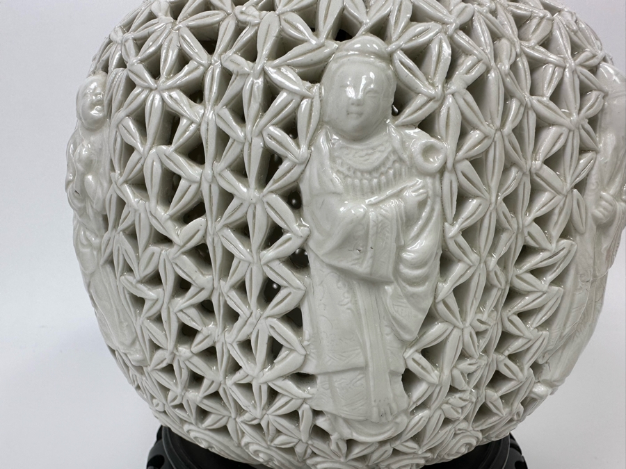 Vintage Chinese White Reticulated Porcelain Jar Vase With Chinese Figures 9W X 12H [Photo 7]