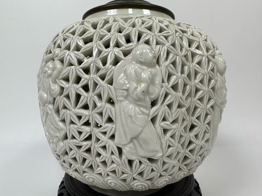 Vintage Chinese White Reticulated Porcelain Jar Vase With Chinese Figures 9W X 12H [Photo 6]