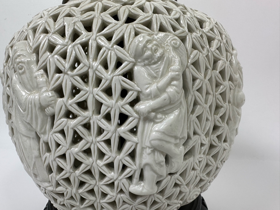 Vintage Chinese White Reticulated Porcelain Jar Vase With Chinese Figures 9W X 12H [Photo 12]