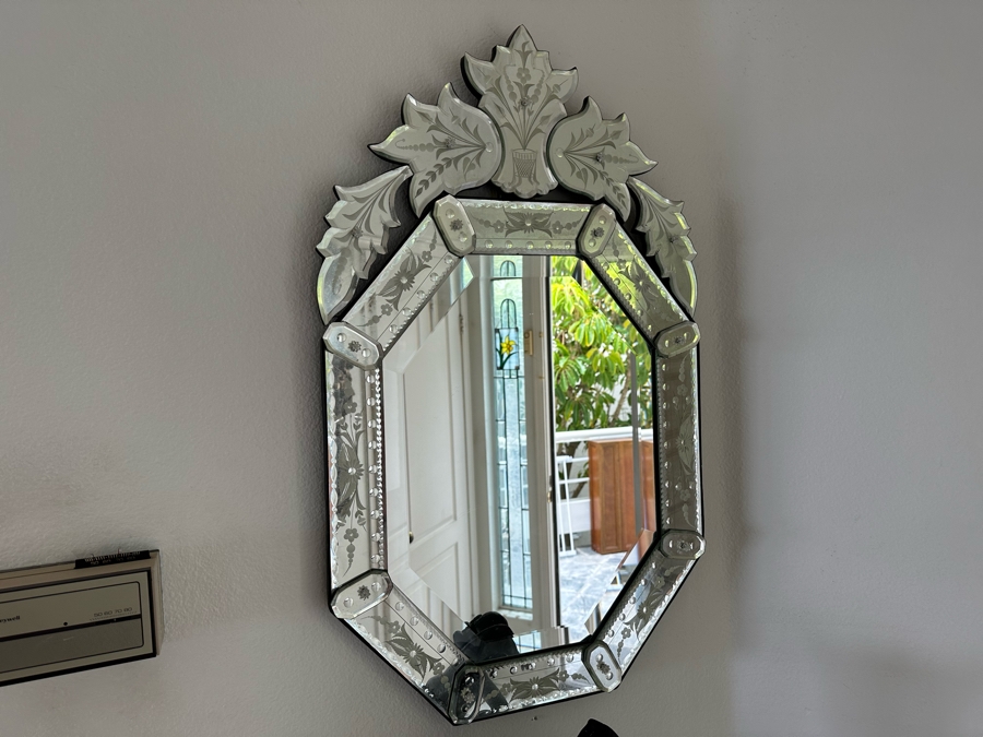 Vintage Venetian Etched Glass Wall Mirror 19.5 X 32.5 [Photo 2]