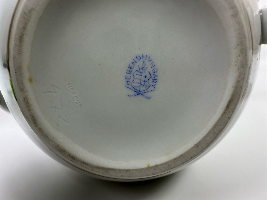 Herend Hungary Tea Service Featuring Teapot, Sugar And Creamer A Four Cups And Saucers [Photo 20]