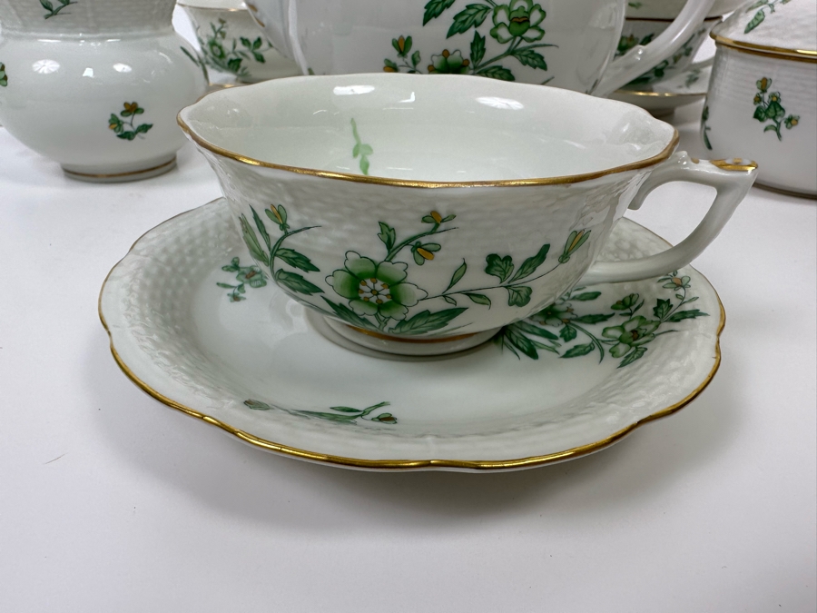 Herend Hungary Tea Service Featuring Teapot, Sugar And Creamer A Four Cups And Saucers [Photo 16]