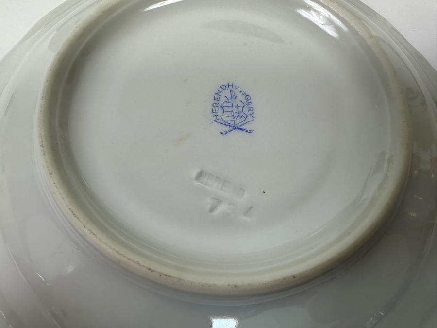 Herend Hungary Tea Service Featuring Teapot, Sugar And Creamer A Four Cups And Saucers [Photo 18]