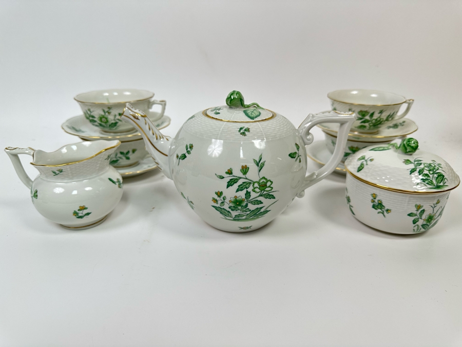 Herend Hungary Tea Service Featuring Teapot, Sugar And Creamer A Four Cups And Saucers [Photo 3]