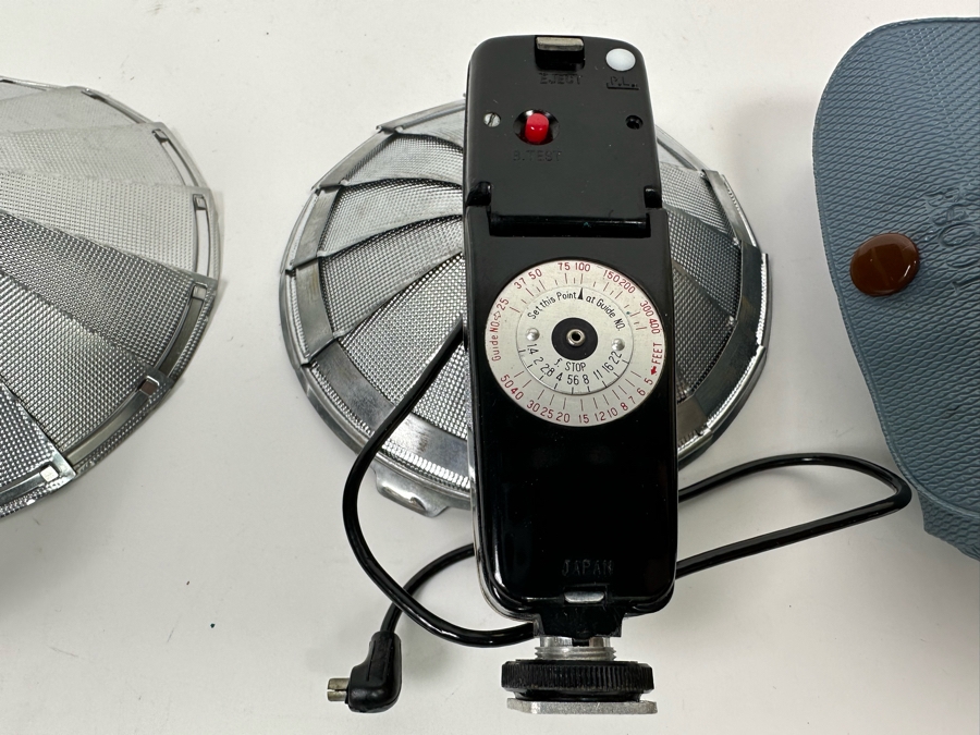 Pair Of Vintage Camera Flashes [Photo 4]