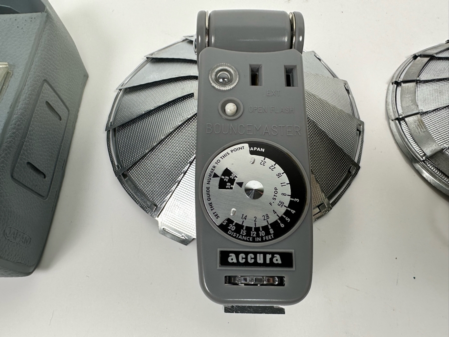 Pair Of Vintage Camera Flashes [Photo 3]