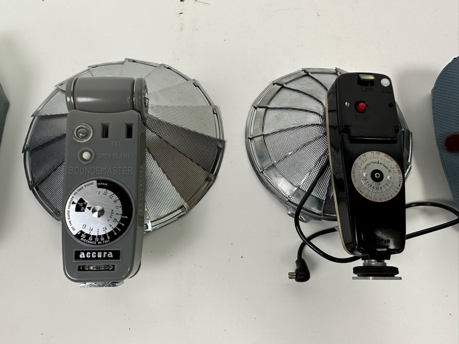 Pair Of Vintage Camera Flashes [Photo 2]