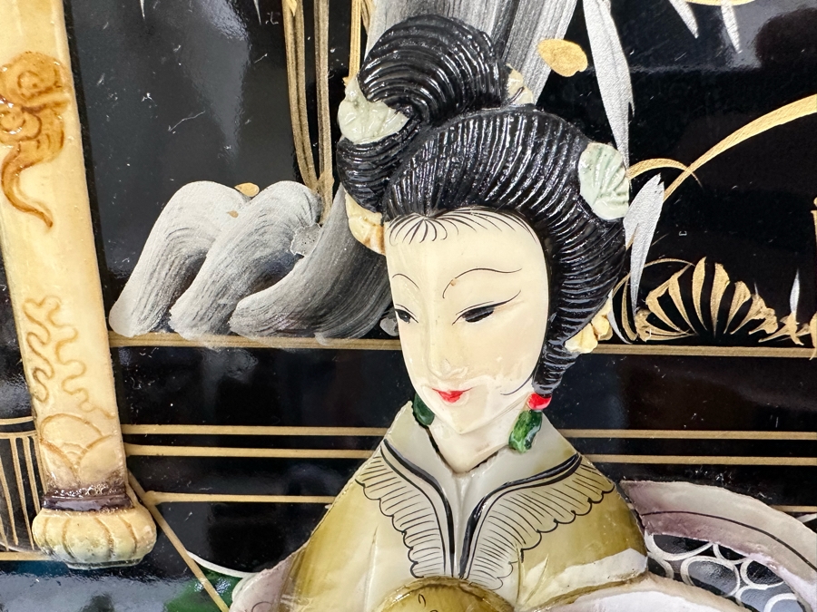 Vintage Round Japanese Wall Plaque With Black Lacquer And Applied Figures 30R [Photo 6]