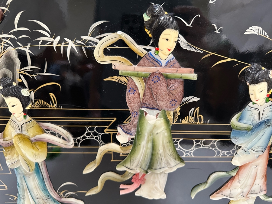 Vintage Round Japanese Wall Plaque With Black Lacquer And Applied Figures 30R [Photo 3]