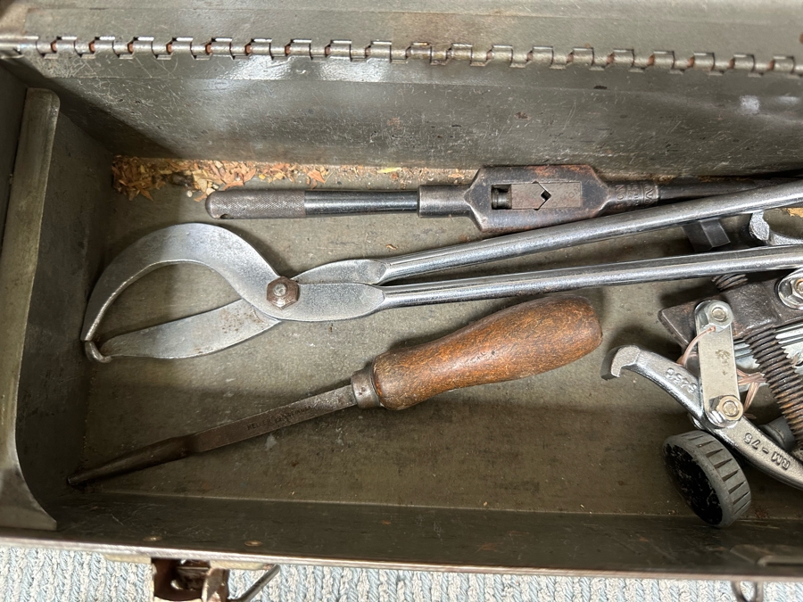 Vintage Crafstman Metal Toolbox With Tools 19.5W X 6D X 6H - See Photos [Photo 5]