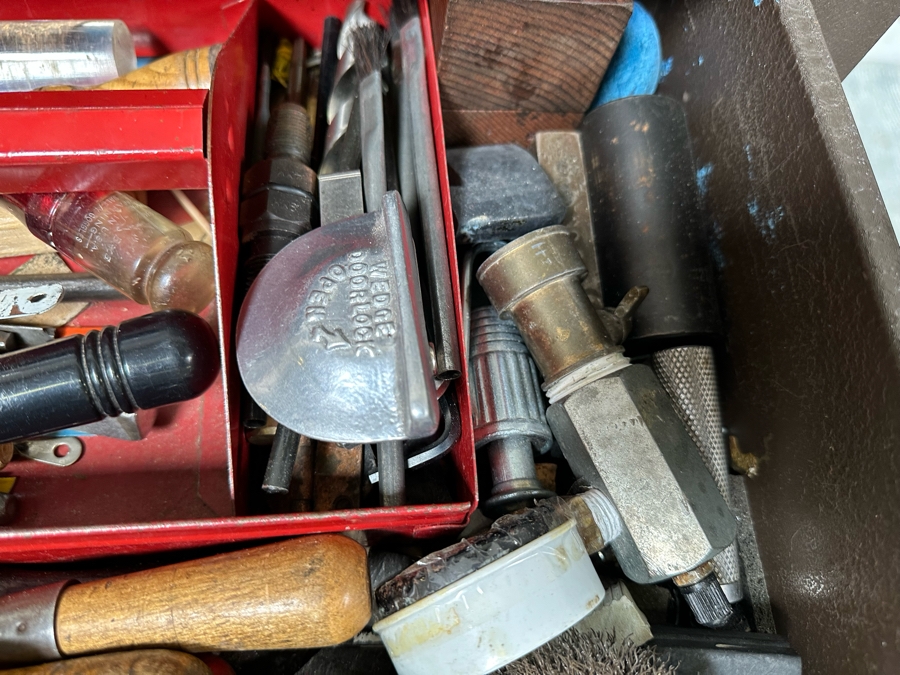 Kennedy Steel Tool Roller Cabinet Tool Chest 27W X 18D X 34H Filled With Tools - See Photos [Photo 19]