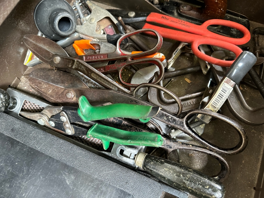 Kennedy Steel Tool Roller Cabinet Tool Chest 27W X 18D X 34H Filled With Tools - See Photos [Photo 21]