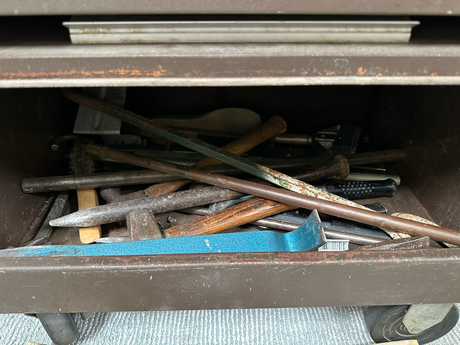 Kennedy Steel Tool Roller Cabinet Tool Chest 27W X 18D X 34H Filled With Tools - See Photos [Photo 23]