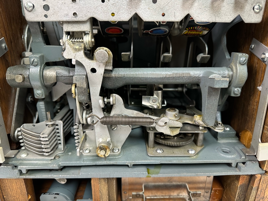 1940s Mills 25 Cent Black And Gold Golden Nugget Slot Machine Believed To Be A Reproduction In Great Working Condition Loaded With Quarters Ready To Payout 16W X 15.5D X 26H [Photo 16]