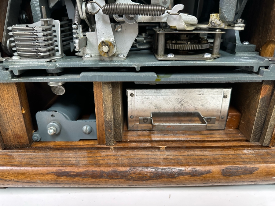 1940s Mills 25 Cent Black And Gold Golden Nugget Slot Machine Believed To Be A Reproduction In Great Working Condition Loaded With Quarters Ready To Payout 16W X 15.5D X 26H [Photo 17]