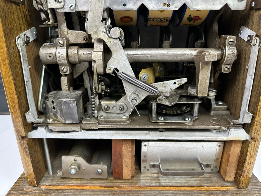 25 Cent Mills Novelty Roman Head Slot Machine Circa 1930s Loaded With Quarters Ready To Payout Great Working Condition With Key 16W X 15D X 27H See Video For Demo SN 307725 [Photo 26]