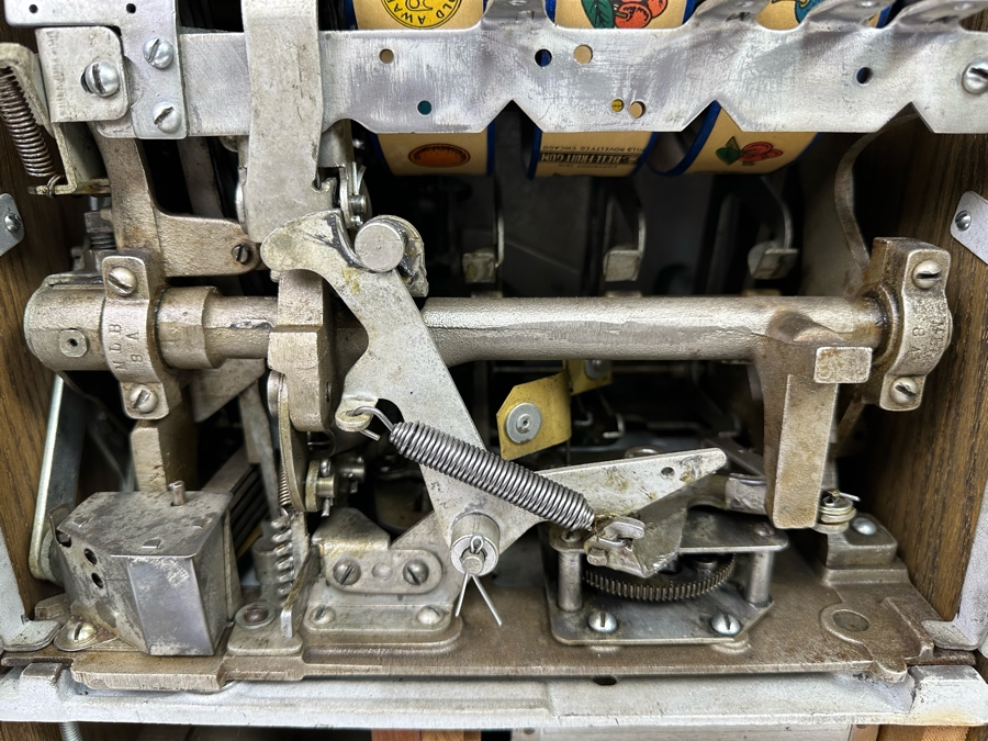25 Cent Mills Novelty Roman Head Slot Machine Circa 1930s Loaded With Quarters Ready To Payout Great Working Condition With Key 16W X 15D X 27H See Video For Demo SN 307725 [Photo 27]