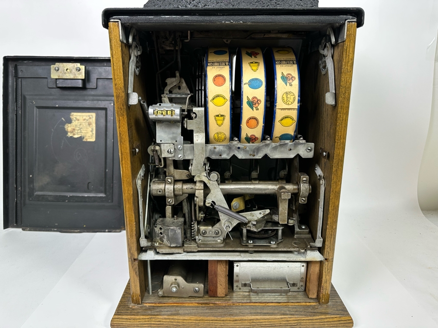 25 Cent Mills Novelty Roman Head Slot Machine Circa 1930s Loaded With Quarters Ready To Payout Great Working Condition With Key 16W X 15D X 27H See Video For Demo SN 307725 [Photo 23]