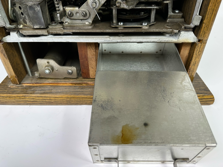 25 Cent Mills Novelty Roman Head Slot Machine Circa 1930s Loaded With Quarters Ready To Payout Great Working Condition With Key 16W X 15D X 27H See Video For Demo SN 307725 [Photo 30]