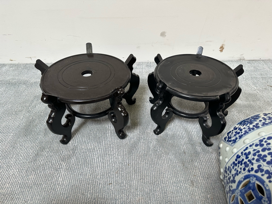 Pair Of Chinese Hand Painted Blue & White Porcelain Garden Stools Seats With Wooden Stands 18H [Photo 16]