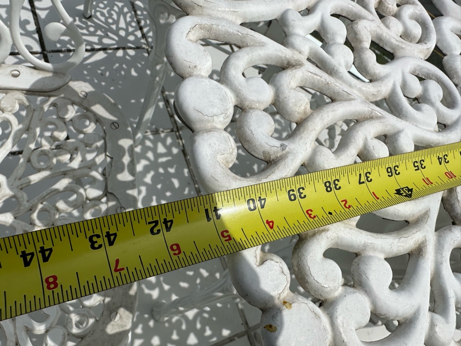 Outdoor Cast Aluminum Outdoor Patio Furniture Set With 41'R Table And Four Chairs (Paint Is Peeling) [Photo 9]