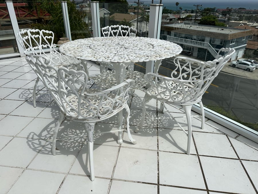 Outdoor Cast Aluminum Outdoor Patio Furniture Set With 41'R Table And Four Chairs (Paint Is Peeling) [Photo 3]
