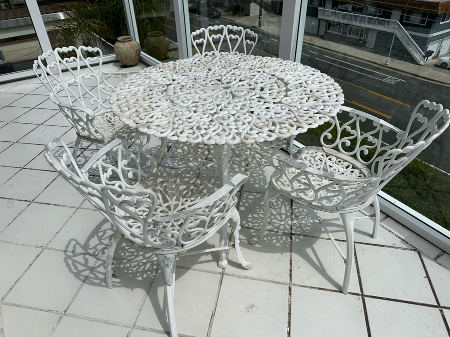 Outdoor Cast Aluminum Outdoor Patio Furniture Set With 41'R Table And Four Chairs (Paint Is Peeling) [Photo 5]