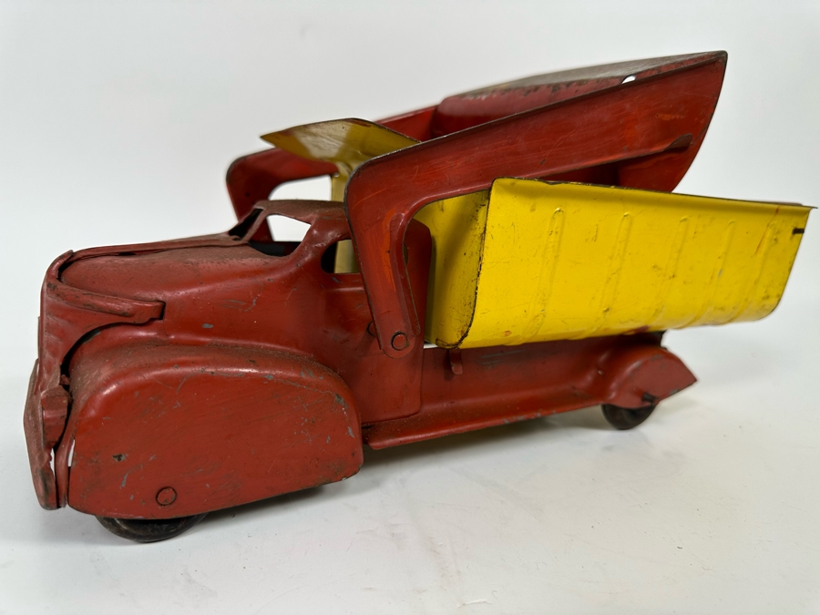 Vinage 1940s Marx Lumar Toy Truck Red / Yellow Sand Gravel Contractors Steel Dump Truck With Front Bucket 14W X 6D X 7H [Photo 15]