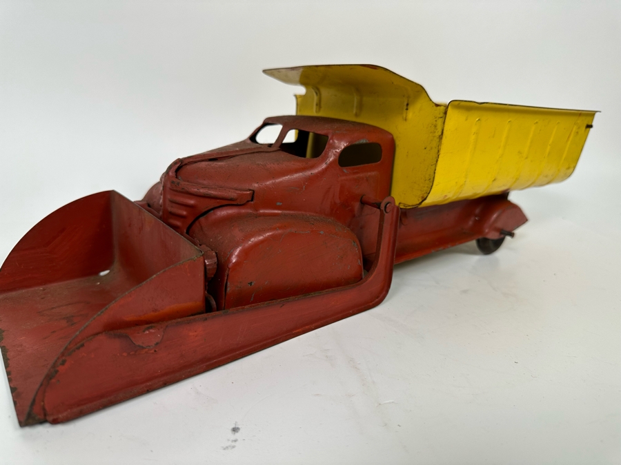 Vinage 1940s Marx Lumar Toy Truck Red / Yellow Sand Gravel Contractors Steel Dump Truck With Front Bucket 14W X 6D X 7H [Photo 5]