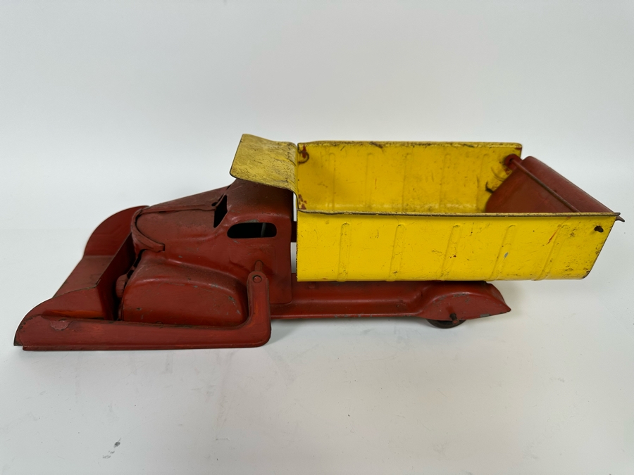 Vinage 1940s Marx Lumar Toy Truck Red / Yellow Sand Gravel Contractors Steel Dump Truck With Front Bucket 14W X 6D X 7H [Photo 4]