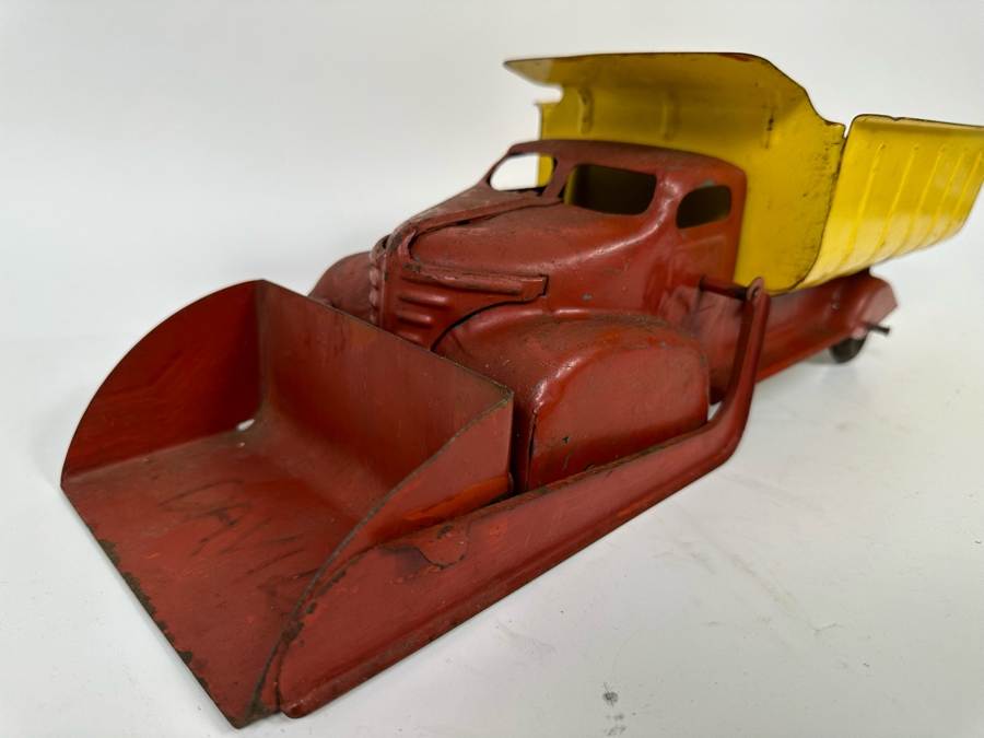 Vinage 1940s Marx Lumar Toy Truck Red / Yellow Sand Gravel Contractors Steel Dump Truck With Front Bucket 14W X 6D X 7H [Photo 6]