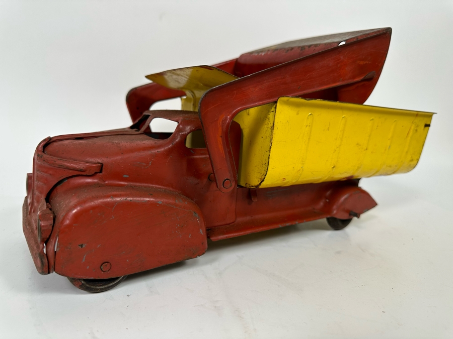 Vinage 1940s Marx Lumar Toy Truck Red / Yellow Sand Gravel Contractors Steel Dump Truck With Front Bucket 14W X 6D X 7H [Photo 9]
