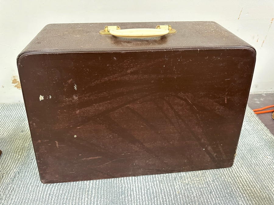 Vintage Mid-Century Singer Sewing Machine With Case [Photo 9]