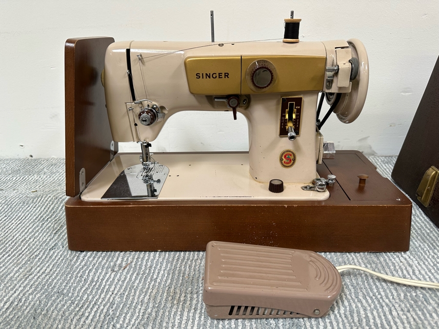 Vintage Mid-Century Singer Sewing Machine With Case [Photo 2]
