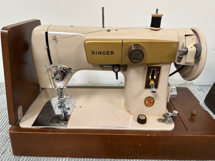 Vintage Mid-Century Singer Sewing Machine With Case [Photo 3]