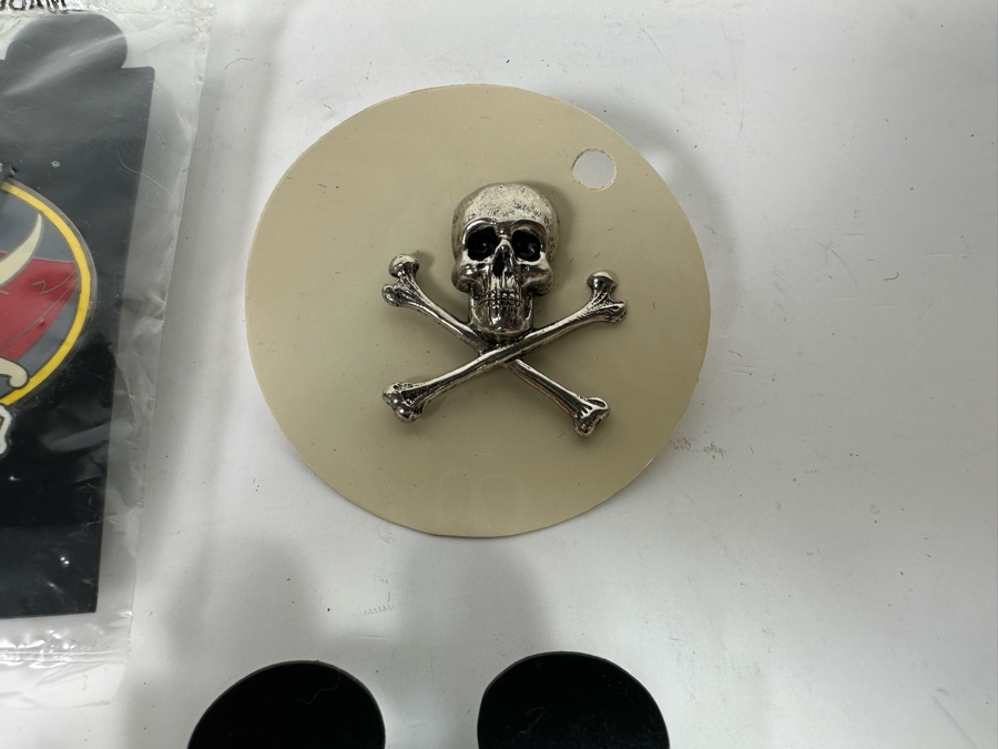 Collection Of Vintage Disneyland Trading Pins Mostly New On Cards One Limited Edition Pirates Of The Caribbean [Photo 6]