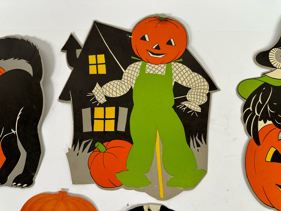 Collection Of Vintage Halloween Decorations [Photo 12]