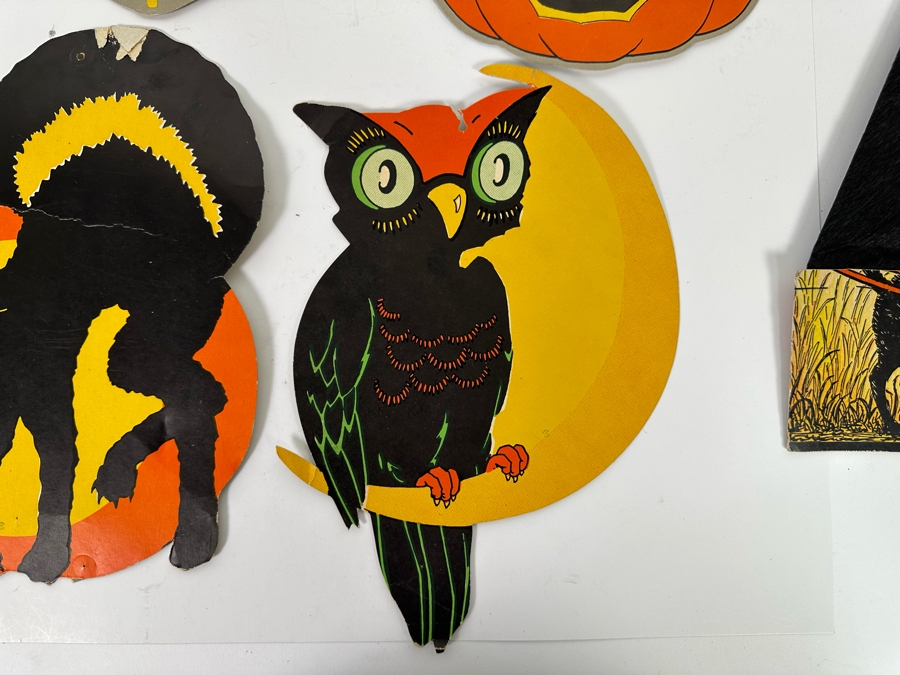 Collection Of Vintage Halloween Decorations [Photo 10]