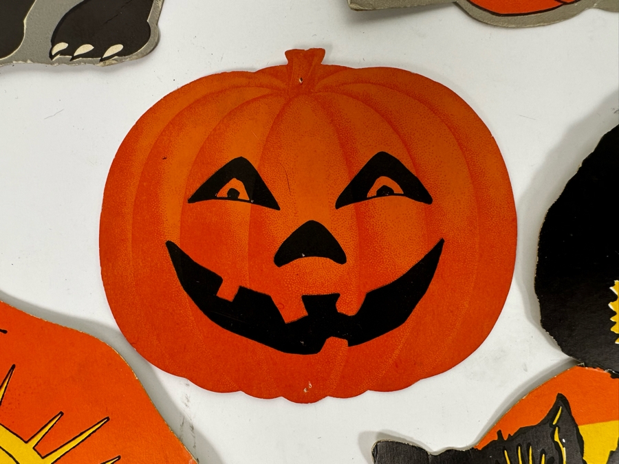 Collection Of Vintage Halloween Decorations [Photo 16]