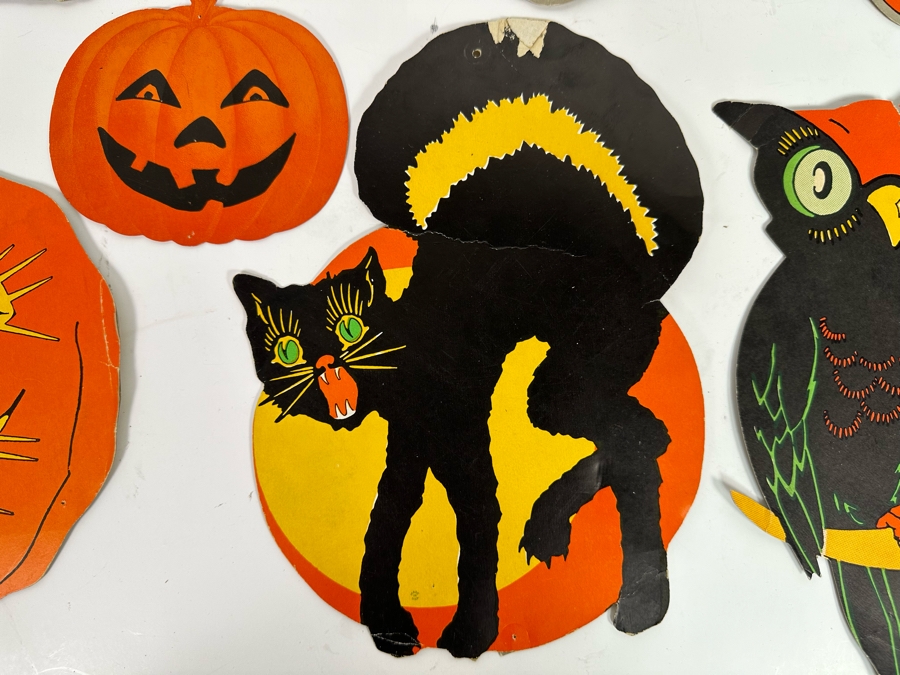 Collection Of Vintage Halloween Decorations [Photo 15]