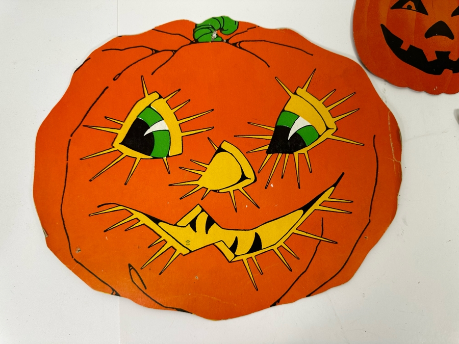 Collection Of Vintage Halloween Decorations [Photo 14]