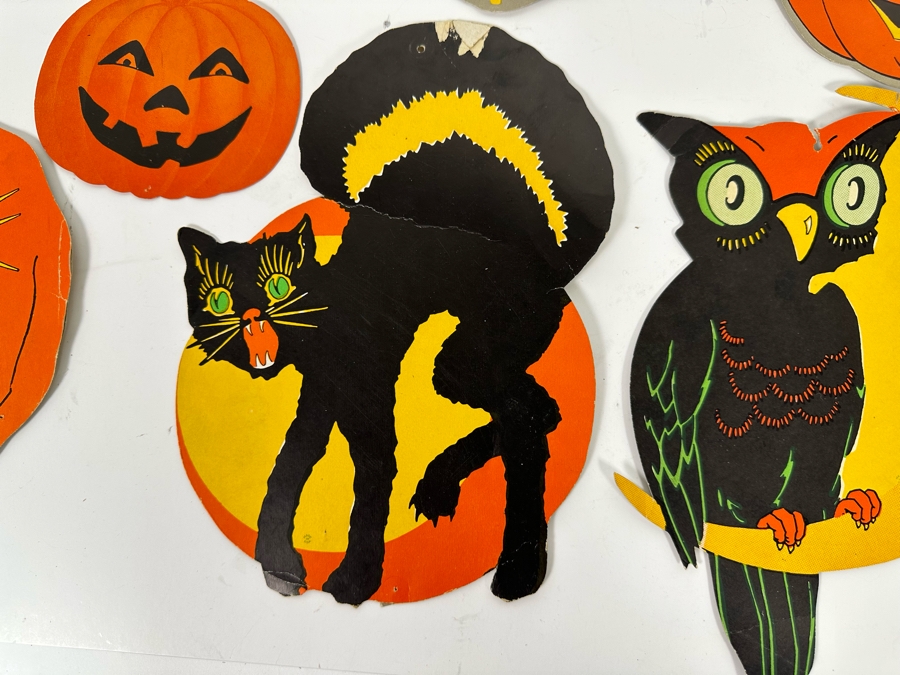 Collection Of Vintage Halloween Decorations [Photo 11]