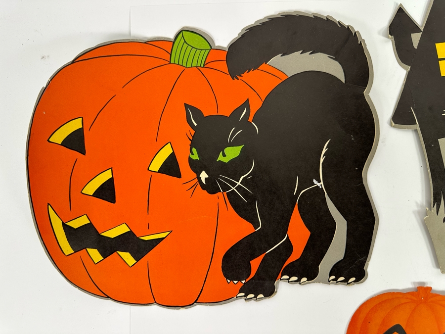 Collection Of Vintage Halloween Decorations [Photo 13]